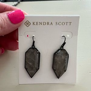 Kendra Scott Mirror Rock Palmers